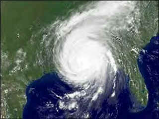 A satellite image ... showing the size of this storm. (hur-katrina01.jpg, 10 KB) 